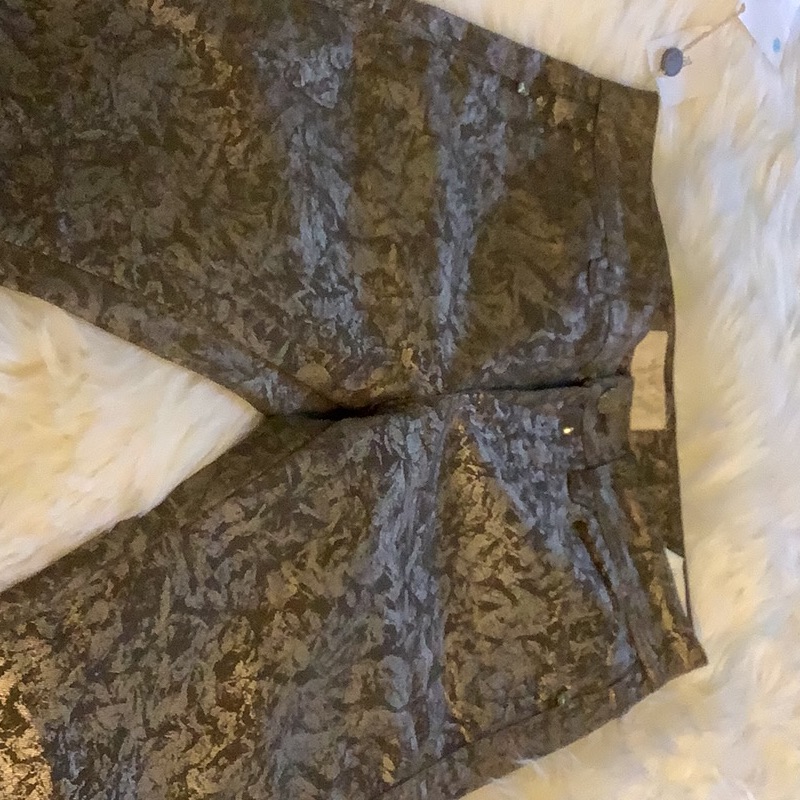 Kaos Metallic Jeans.